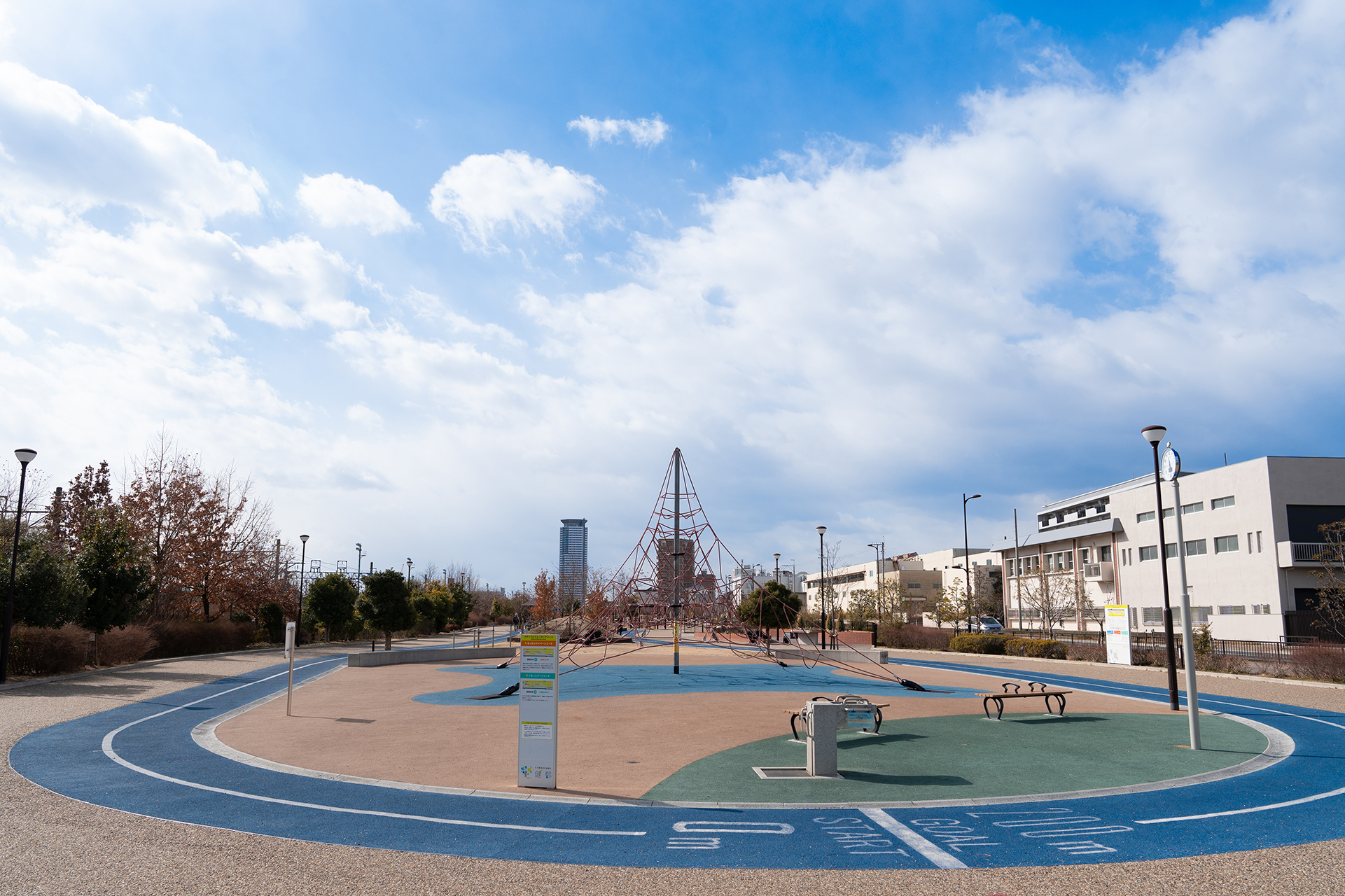 健都レールサイド公園